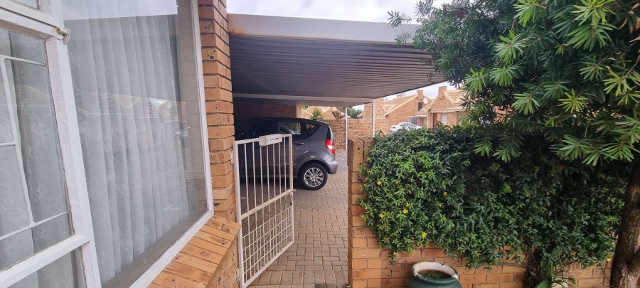 3 Bedroom Property for Sale in Langenhovenpark Free State